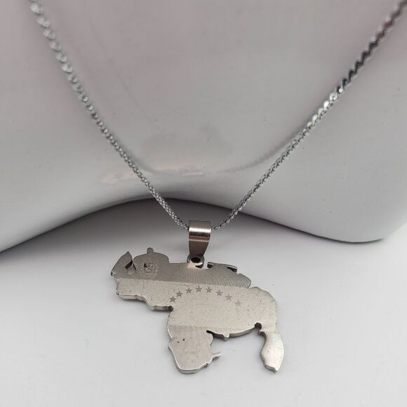 Map of Venezuela adventurer travel necklace N0824 - Picture 1 of 4